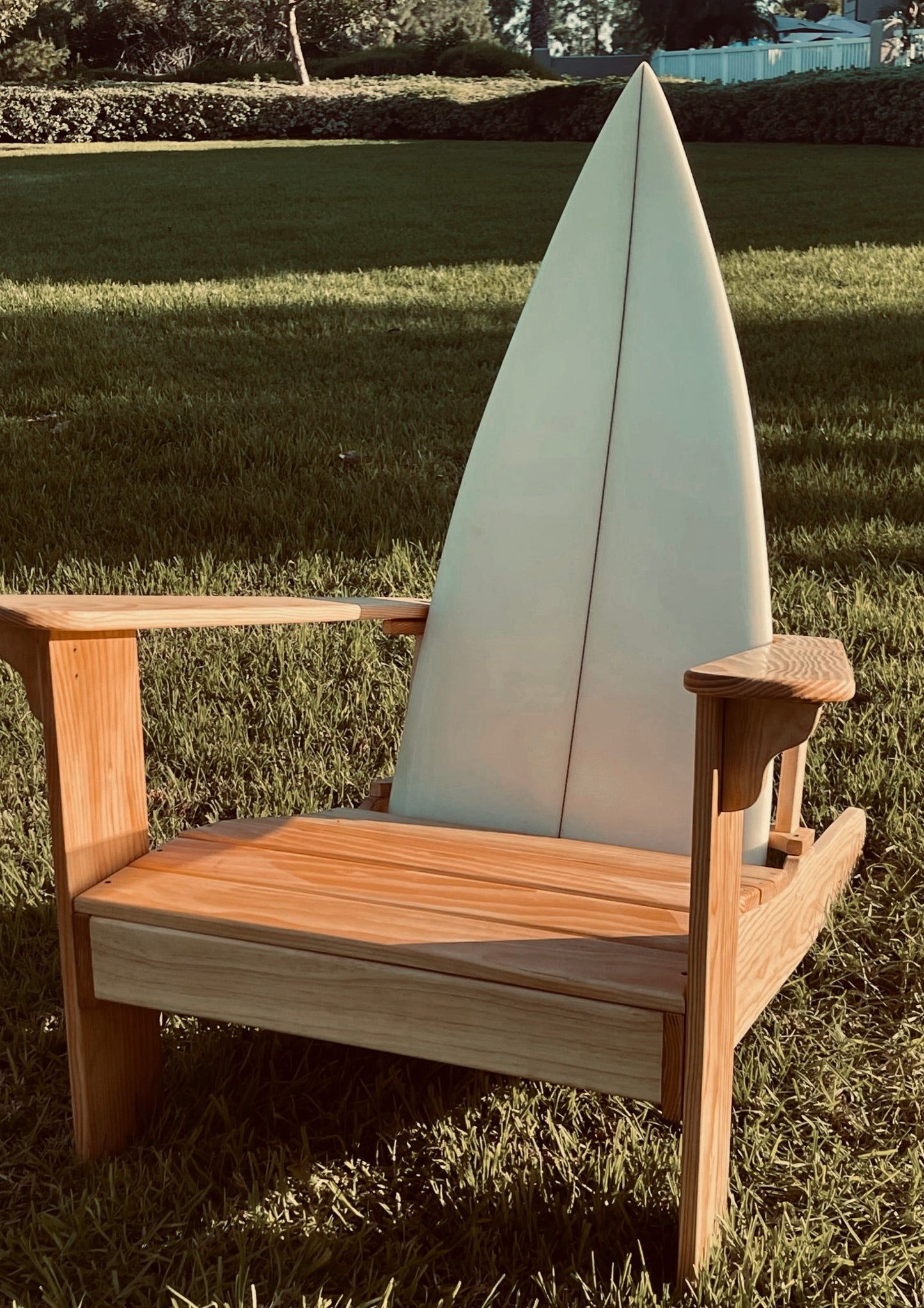 Single Surfboard-Backed Chair. WHITE FIN