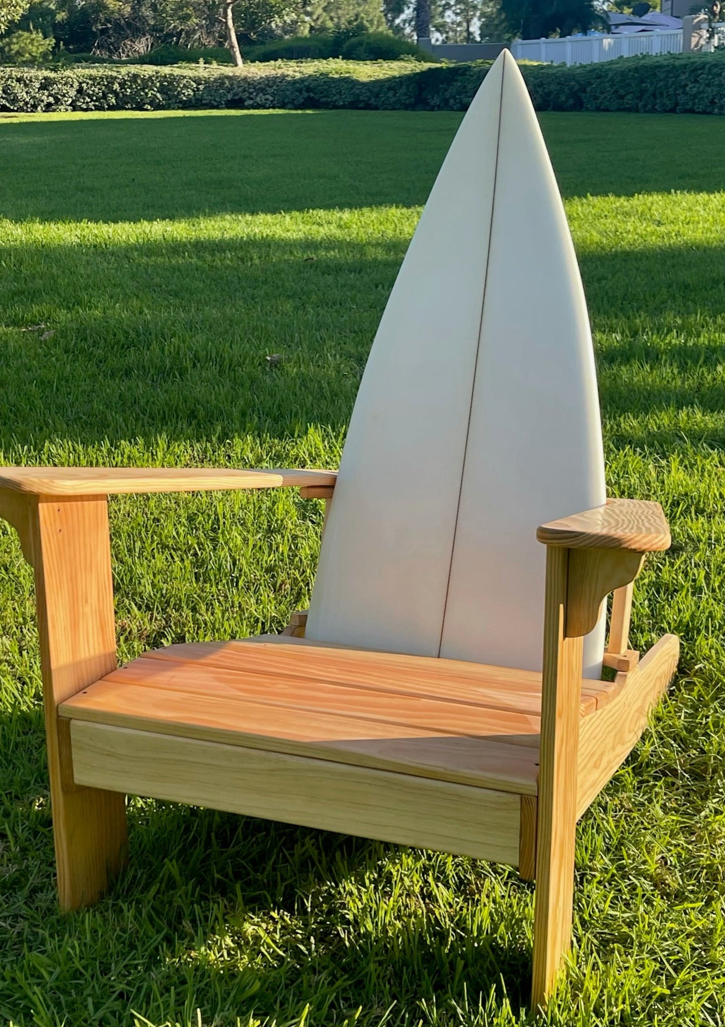 Single Surfboard-Backed Chair. WHITE FIN
